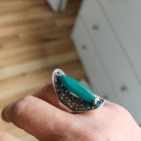 Elegant Green Silver Ring - Picture 3 of 11